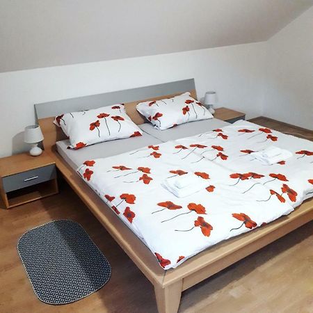 Apartman Lena Tusilovic Buitenkant foto