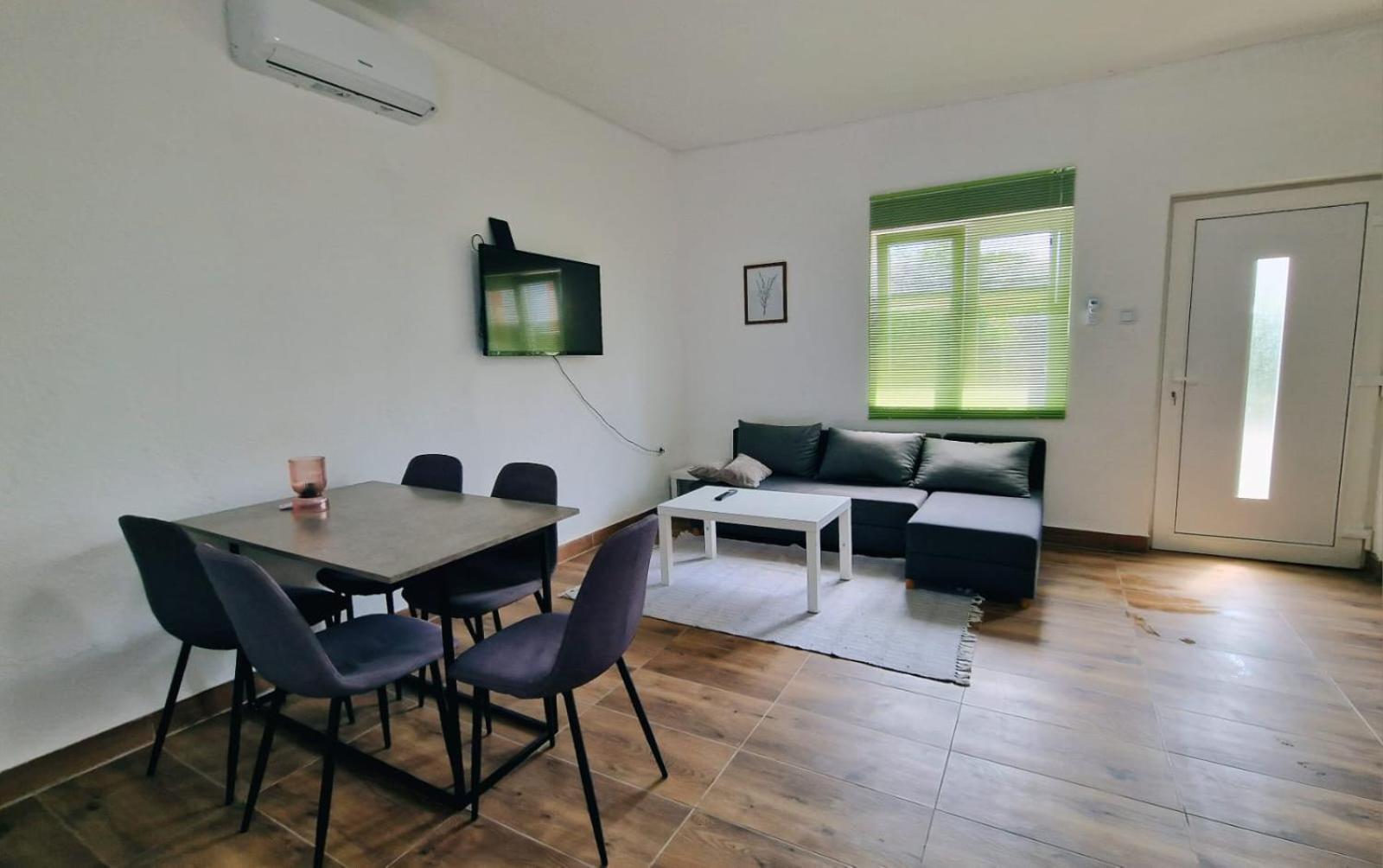 Apartman Lena Tusilovic Buitenkant foto