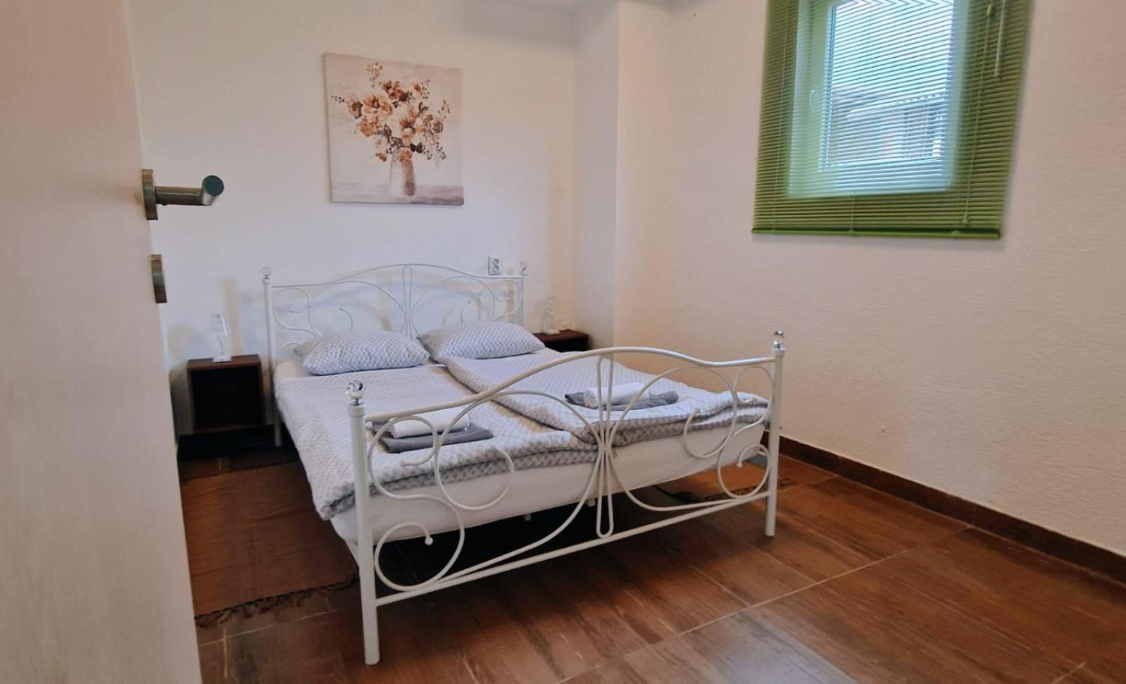 Apartman Lena Tusilovic Buitenkant foto