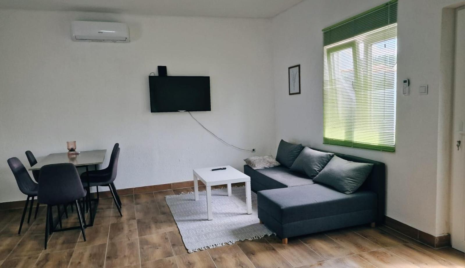 Apartman Lena Tusilovic Buitenkant foto