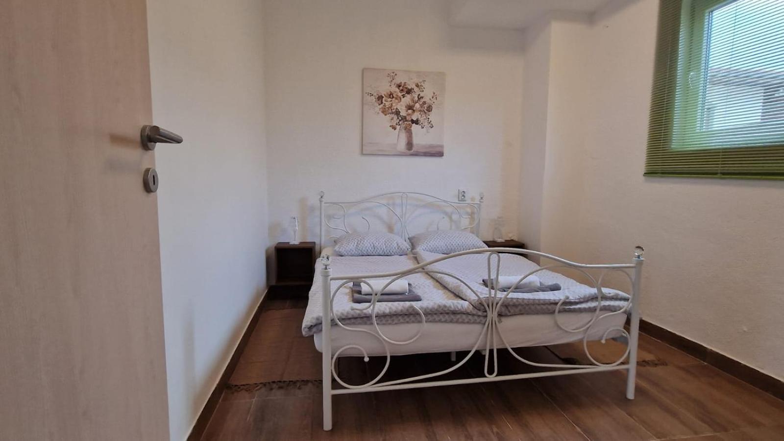Apartman Lena Tusilovic Buitenkant foto