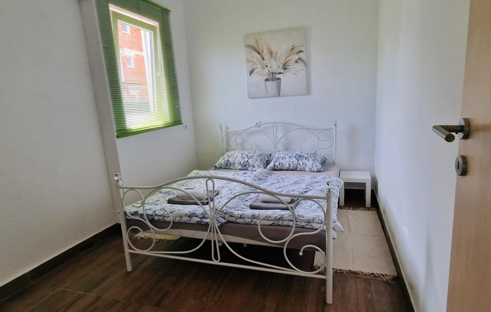 Apartman Lena Tusilovic Buitenkant foto