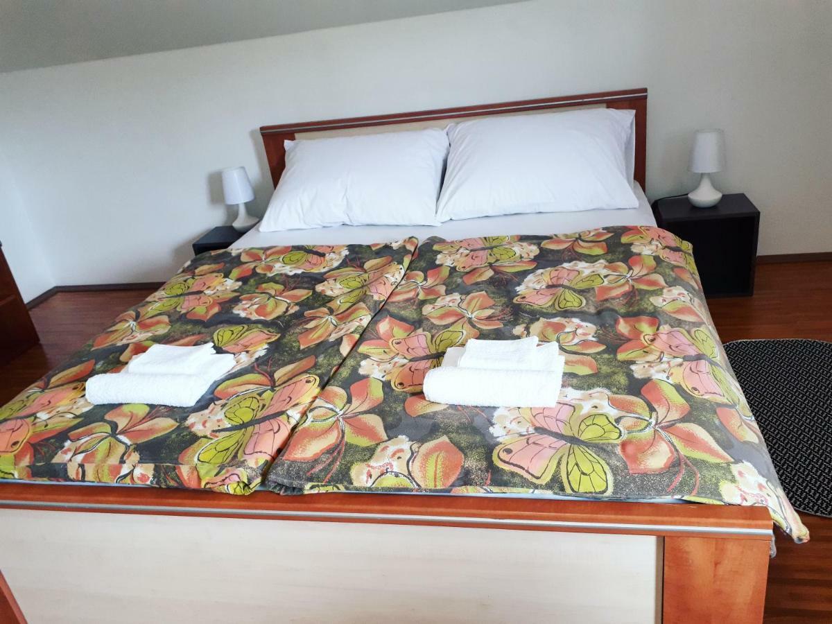 Apartman Lena Tusilovic Buitenkant foto