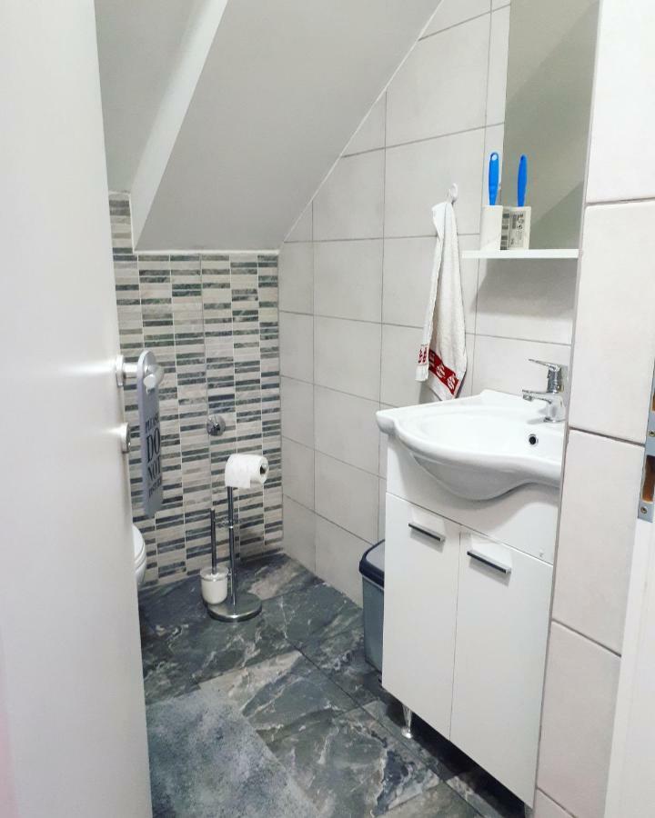 Apartman Lena Tusilovic Buitenkant foto