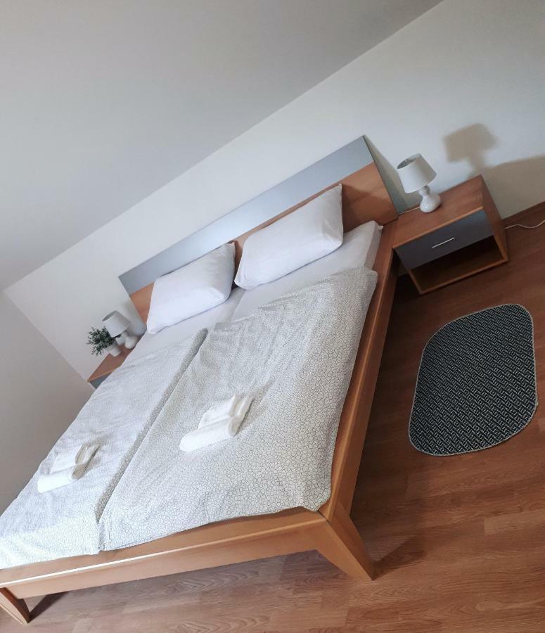 Apartman Lena Tusilovic Buitenkant foto