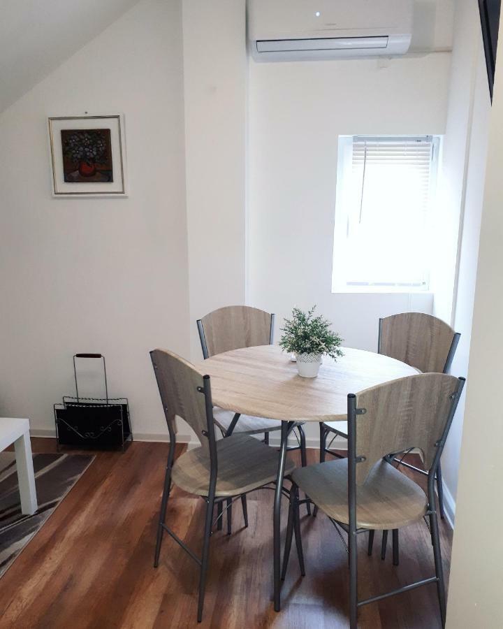 Apartman Lena Tusilovic Buitenkant foto