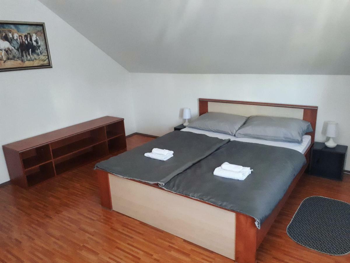 Apartman Lena Tusilovic Buitenkant foto
