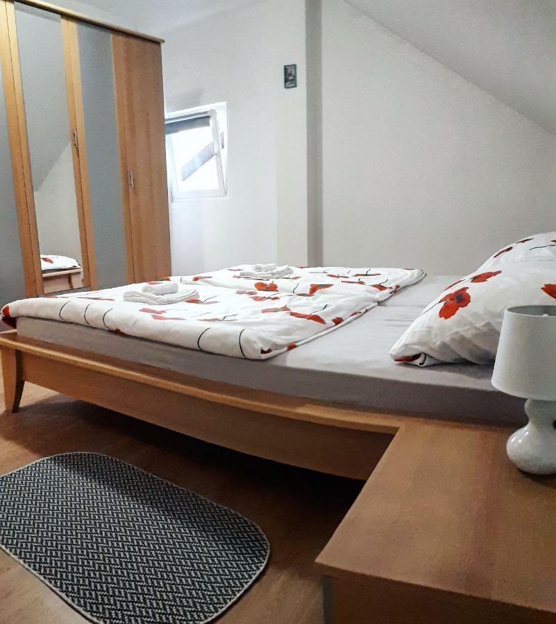 Apartman Lena Tusilovic Buitenkant foto