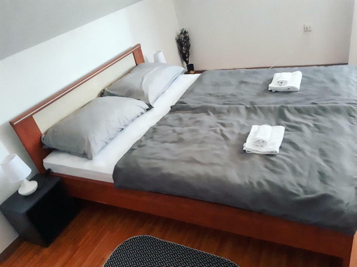 Apartman Lena Tusilovic Buitenkant foto